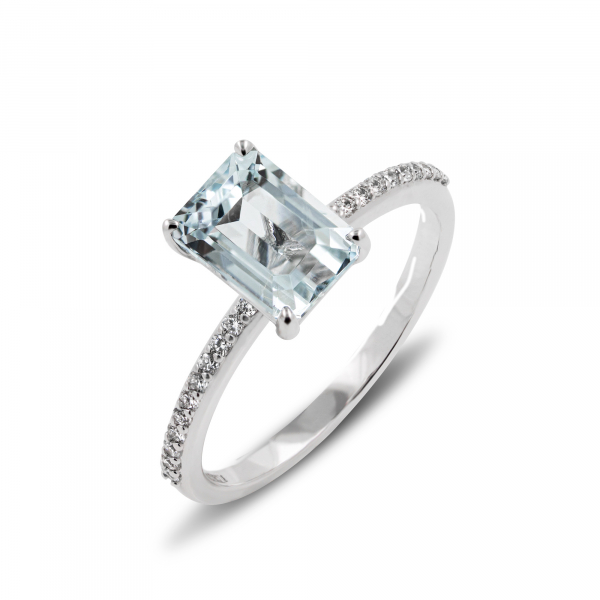 White Gold Ring With  Aquamarine and Diamonds.         