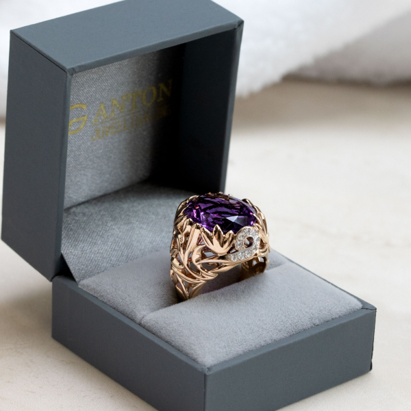 Gold Ring with Amethyst   Evening Glow