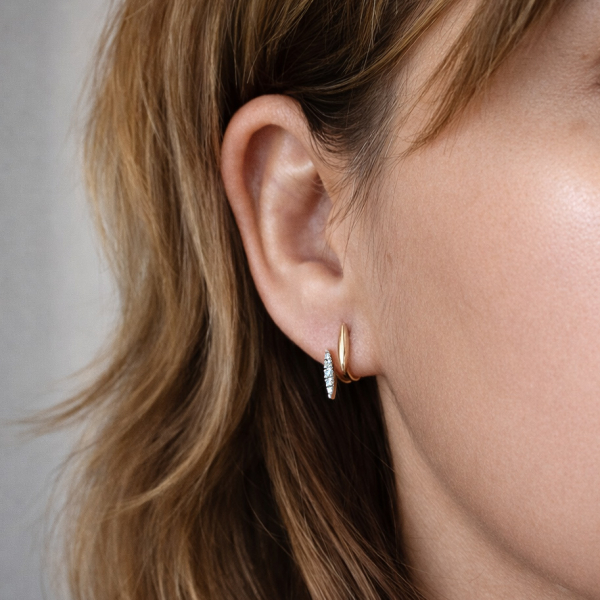 Roosakullast pusa-kõrvarõngad briljantidega