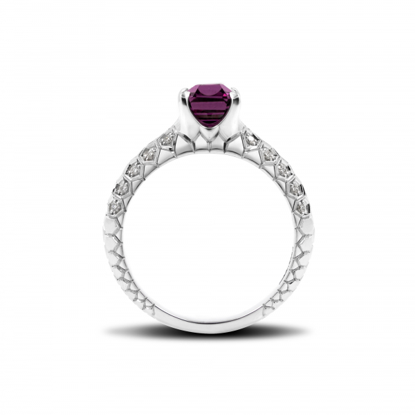  Valgest kullast sõrmus granaadi ja teemantidega