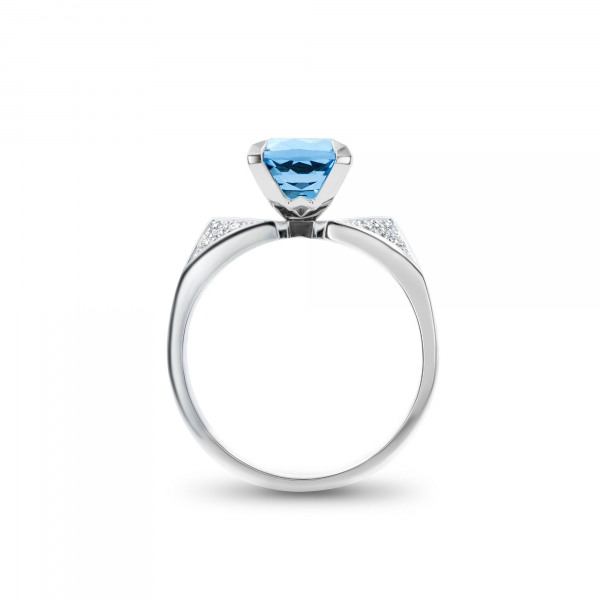 Valgest kullast sõrmus topaasi ja teemantidega