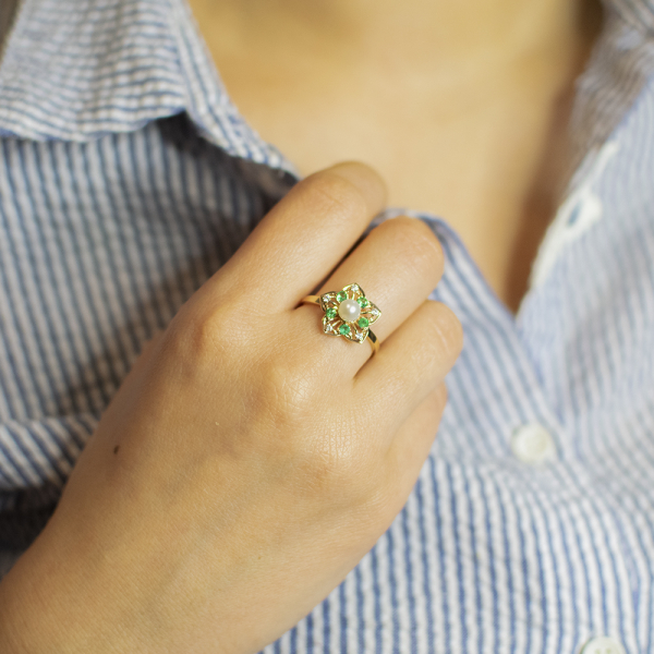 Gold Ring With Pearl And Emerald