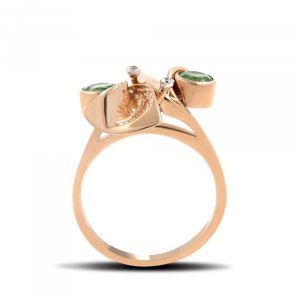 Gold Ring Bow With Emerald