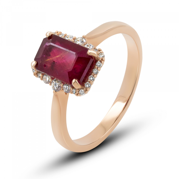 Gold Ring With Ruby and Diamond