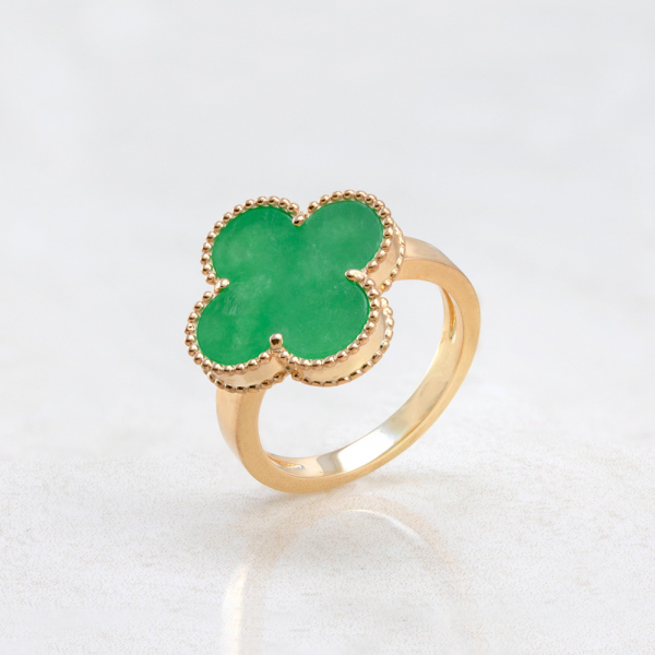 Серебряное кольцо Clover с жадеитом