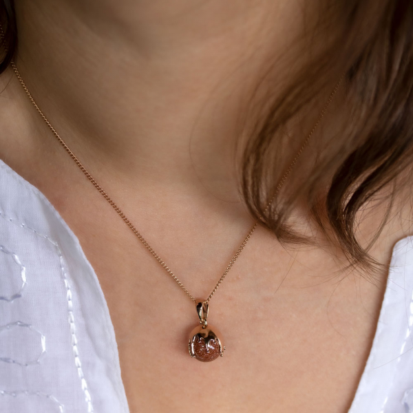 Gold Pendant With Brown Aventurine