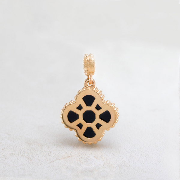 Золотой кулон Mini Clover c ониксом