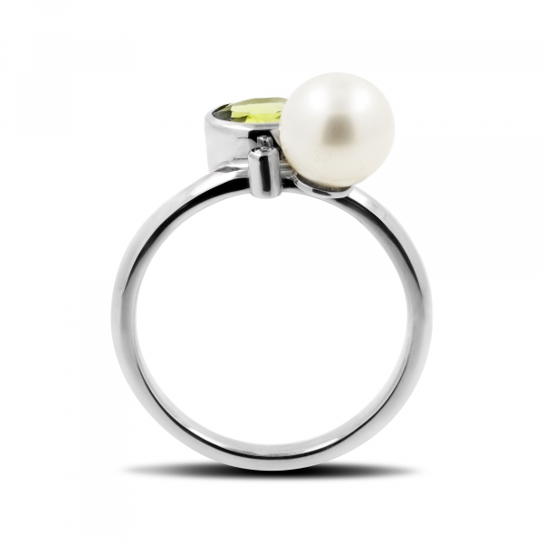 White Ring With Pearl And Olivine
