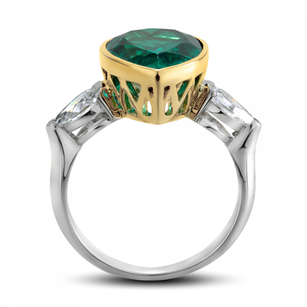 Gold Ring  With Emerald