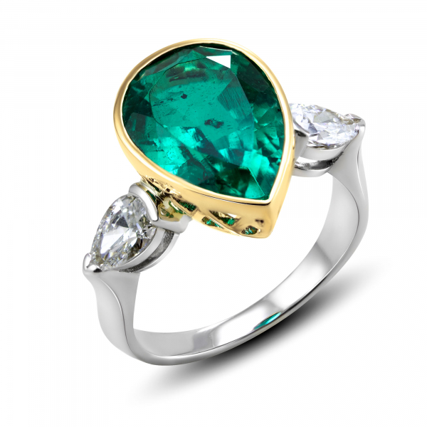 Gold Ring  With Emerald
