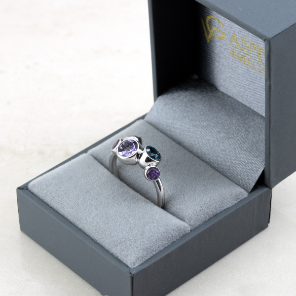 Gold Ring With Amethyst and Topaz