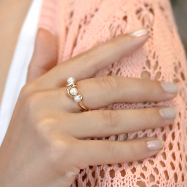 Gold Ring Wave With Pearls