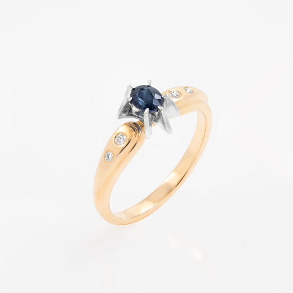  Woman Gold Ring With Blue Sapphire